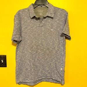 Quiksilver Polo Size M
Gray/Blue in color (STONE)